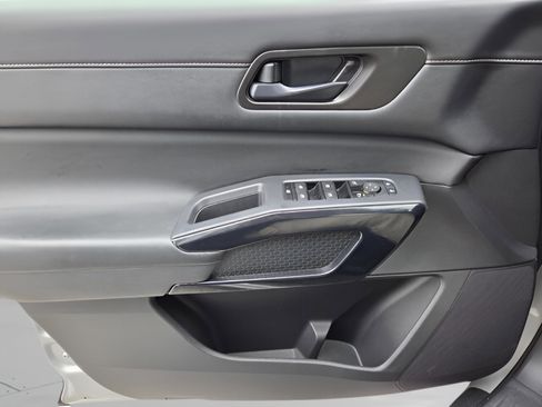 Used 2024 Nissan Pathfinder SV image 23