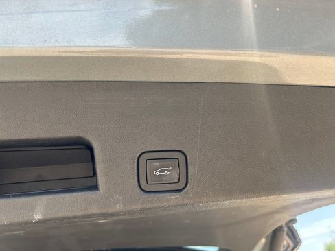 Used 2025 Buick Enclave Preferred FWD image 11