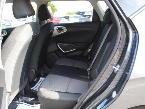 Used 2025 Kia Soul LX w/ LX Technology Package FWD image 15