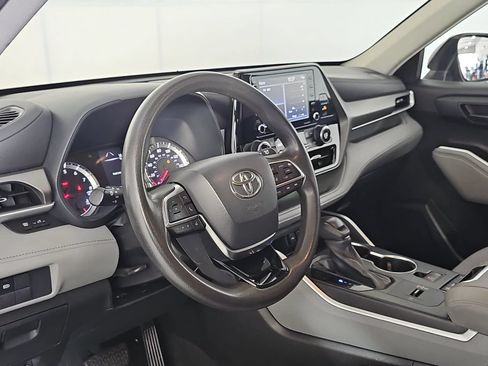 Used 2021 Toyota Highlander L FWD image 14