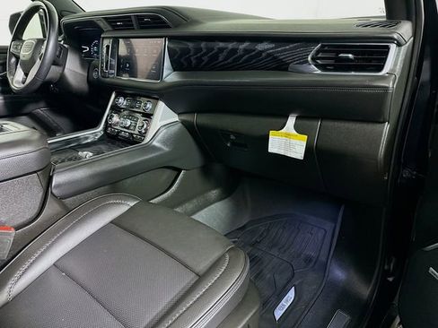 Used 2023 GMC Yukon XL Denali w/ Denali Reserve Package image 32