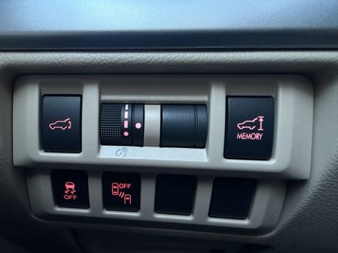 Used 2017 Subaru Outback 2.5i Limited w/ Popular Package #5 image 11