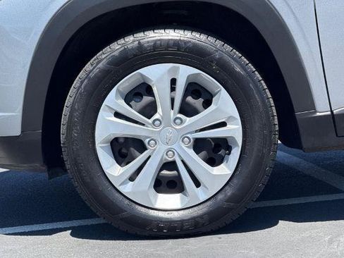 Used 2025 Chevrolet Trax LS FWD image 15