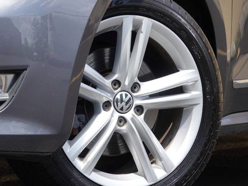 Used 2013 Volkswagen Passat TDI SEL Premium image 11
