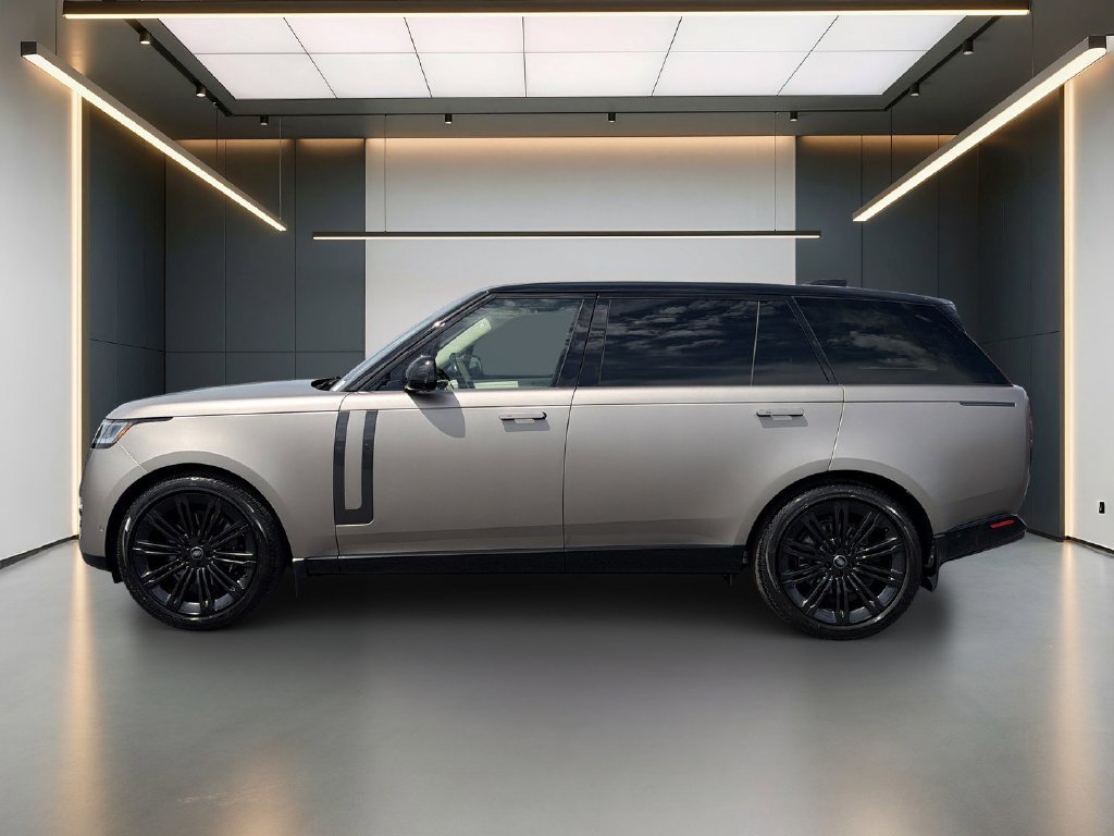 Used 2023 Land Rover Range Rover Long Wheelbase SE AWD/4WD image 2