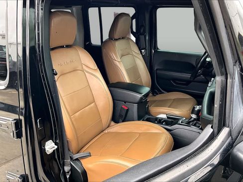 Used 2020 Jeep Wrangler Unlimited Sahara AWD/4WD image 9