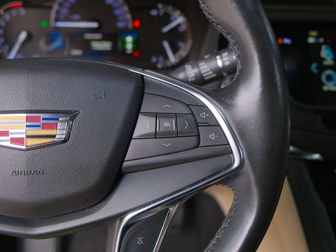 Used 2019 Cadillac XT5 FWD image 17