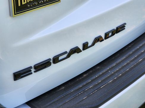 New 2026 Cadillac Escalade ESV Platinum Sport w/ LPO, ONYX Package image 7