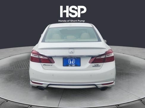 Used 2017 Honda Accord Touring image 4