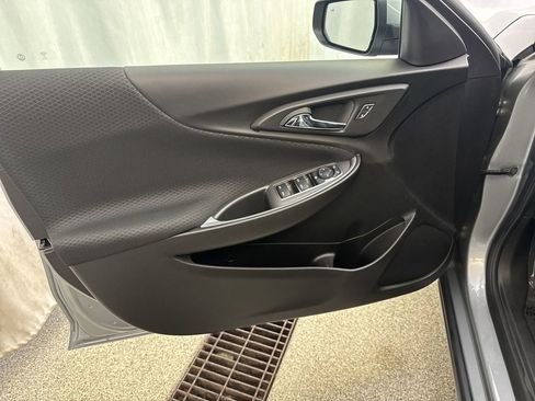 Used 2025 Chevrolet Malibu LS FWD image 16