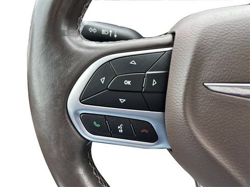 Used 2018 Chrysler Pacifica Touring-L Plus image 40