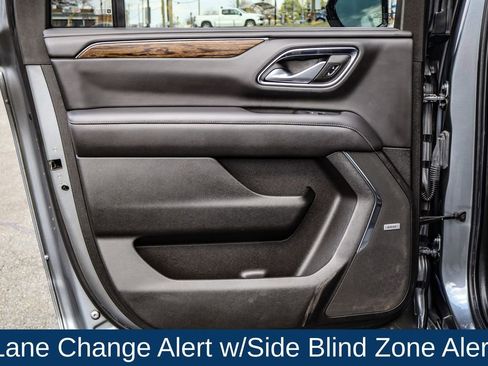 Used 2022 Chevrolet Suburban Premier image 41