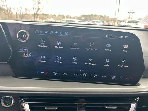 Used 2025 Chevrolet Traverse LT image 25