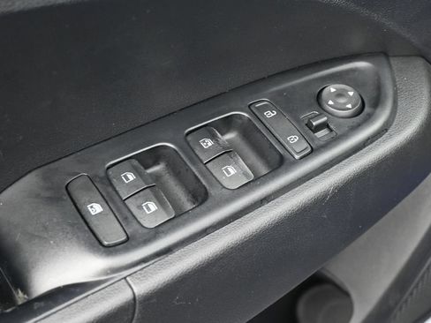 Used 2022 Hyundai Venue SEL FWD image 13