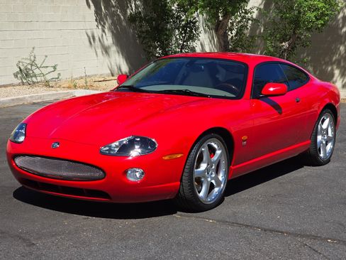 Used 2005 Jaguar XK8 Coupe image 6