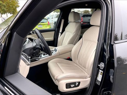 Used 2025 BMW X7 M60i AWD/4WD image 26