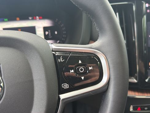 Used 2024 Volvo XC60 B5 Plus AWD/4WD image 25