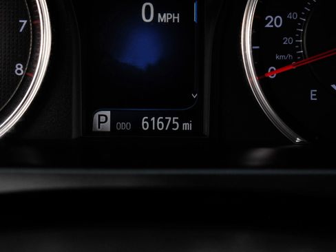 Used 2017 Toyota Camry SE w/ Protection Package (Q2) FWD image 27