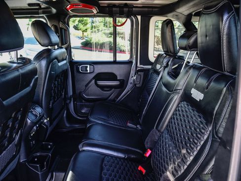 Used 2019 Jeep Wrangler Unlimited Rubicon image 16
