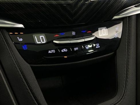 Used 2024 Cadillac XT6 Premium Luxury image 17