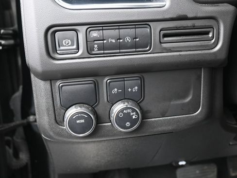 Used 2024 Chevrolet Suburban LT RWD image 16