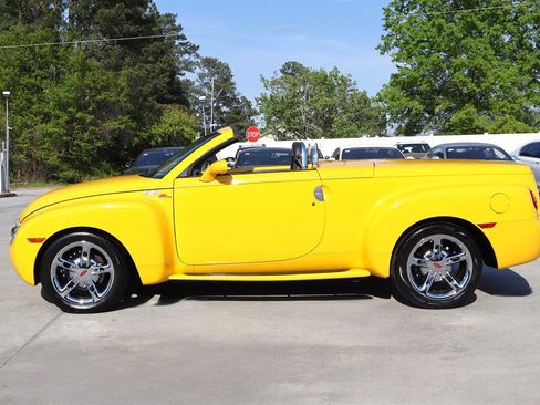 Used 2003 Chevrolet SSR w/ Preferred Equipment Group image 7