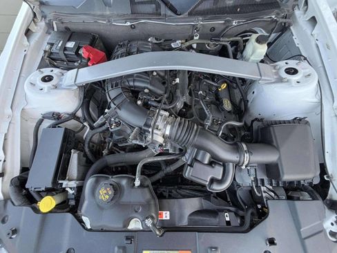 Used 2014 Ford Mustang Convertible image 10