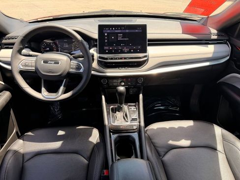 Used 2025 Jeep Compass Limited AWD/4WD image 10