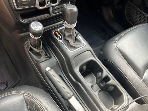 Used 2021 Jeep Wrangler Unlimited Sahara AWD/4WD image 30