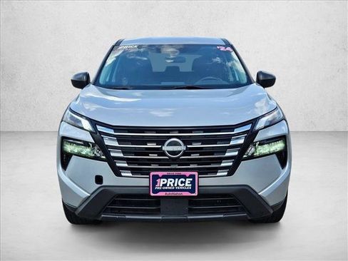 Used 2024 Nissan Rogue S AWD/4WD image 2