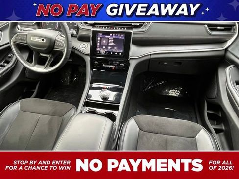 Used 2023 Jeep Grand Cherokee Altitude image 30