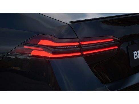New 2026 BMW 530i RWD image 8