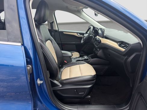 Used 2022 Ford Escape Titanium w/ Titanium Elite Package FWD image 18