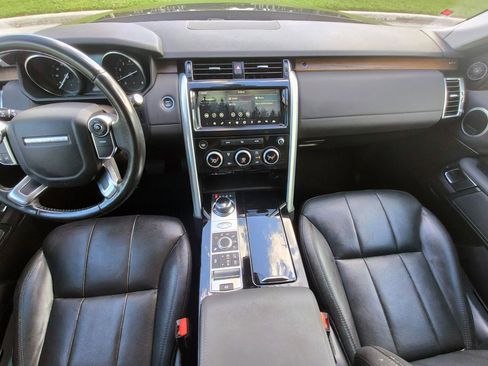 Used 2017 Land Rover Discovery HSE image 16