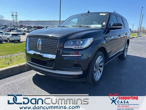 Used 2024 Lincoln Navigator Reserve image 1