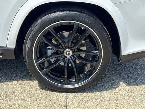 Used 2025 Mercedes-Benz GLS 580 4MATIC image 17