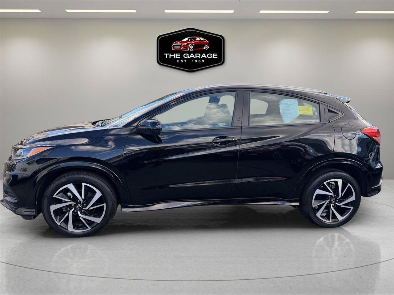 Used 2019 Honda HR-V Sport image 2