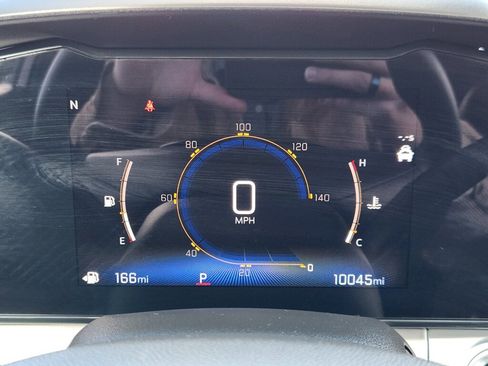 Used 2025 Chevrolet Trax LT w/ Driver Confidence Package image 16