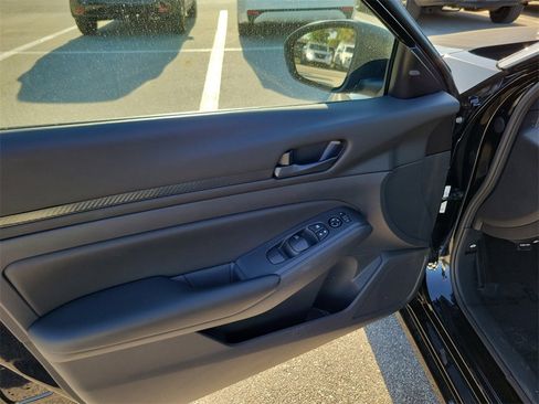 Used 2025 Nissan Altima 2.5 S image 21