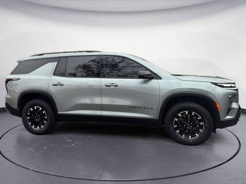 Used 2025 Chevrolet Traverse Z71 w/ Enhanced Driving Package AWD/4WD image 8