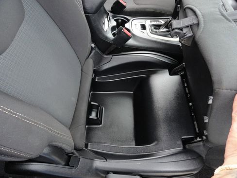 Used 2016 Jeep Cherokee Latitude w/ Comfort/Convenience Group FWD image 8