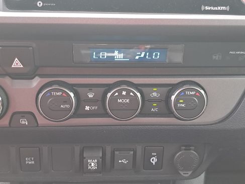 Used 2021 Toyota Tacoma TRD Off-Road AWD/4WD image 22