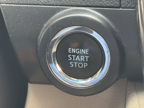 Used 2014 Toyota Camry XLE w/ Convenience Package FWD image 18