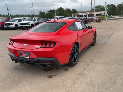 Used 2024 Ford Mustang Coupe image 8