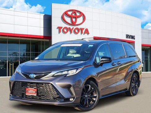 Certified 2022 Toyota Sienna XSE image 1
