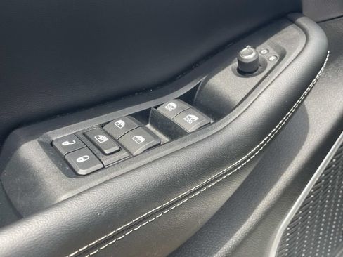 Used 2023 Jeep Grand Cherokee L Limited RWD image 13