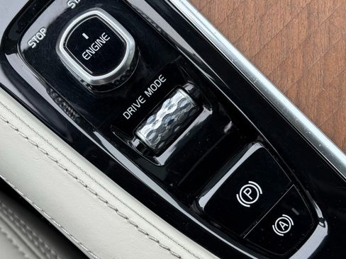 Used 2017 Volvo XC90 T8 Inscription w/ Vision Package image 21