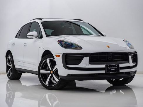 Certified 2026 Porsche Macan AWD/4WD image 8