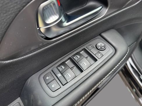 New 2026 Chrysler Pacifica Select image 25