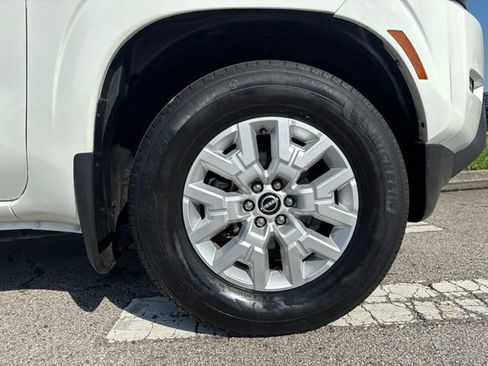 Used 2022 Nissan Frontier SV w/ Technology Package RWD image 9